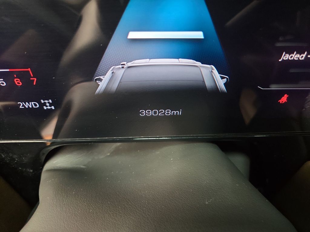 2025 GMC Yukon Denali Ultimate - Photo 25
