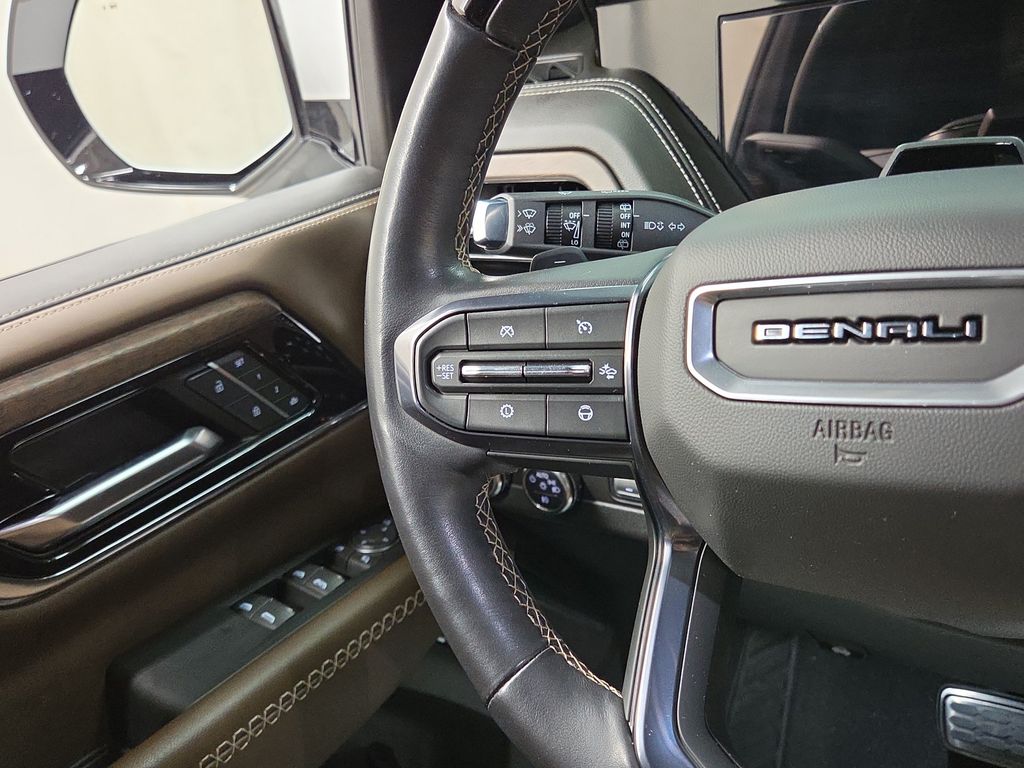 2025 GMC Yukon Denali Ultimate - Photo 21