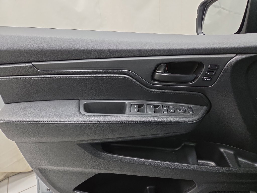 2025 Honda Odyssey EX-L - Photo 21
