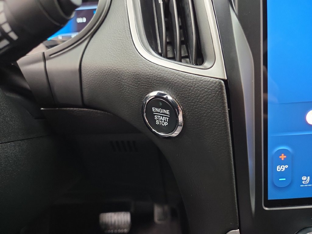 2024 Ford Edge SEL - Photo 17