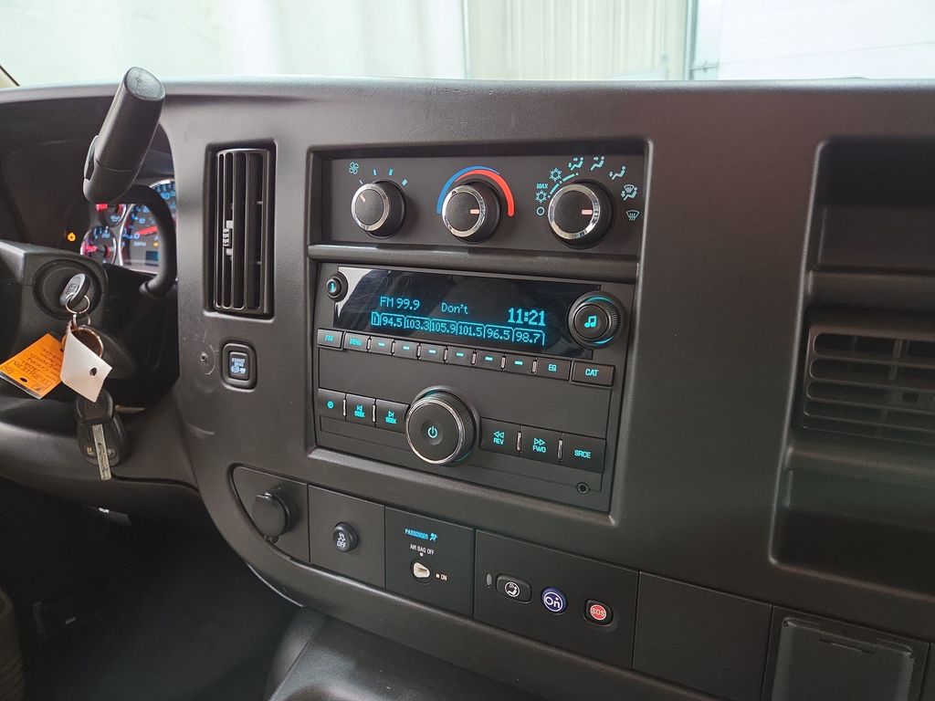 2021 Chevrolet Express Cargo Work Van - Photo 14