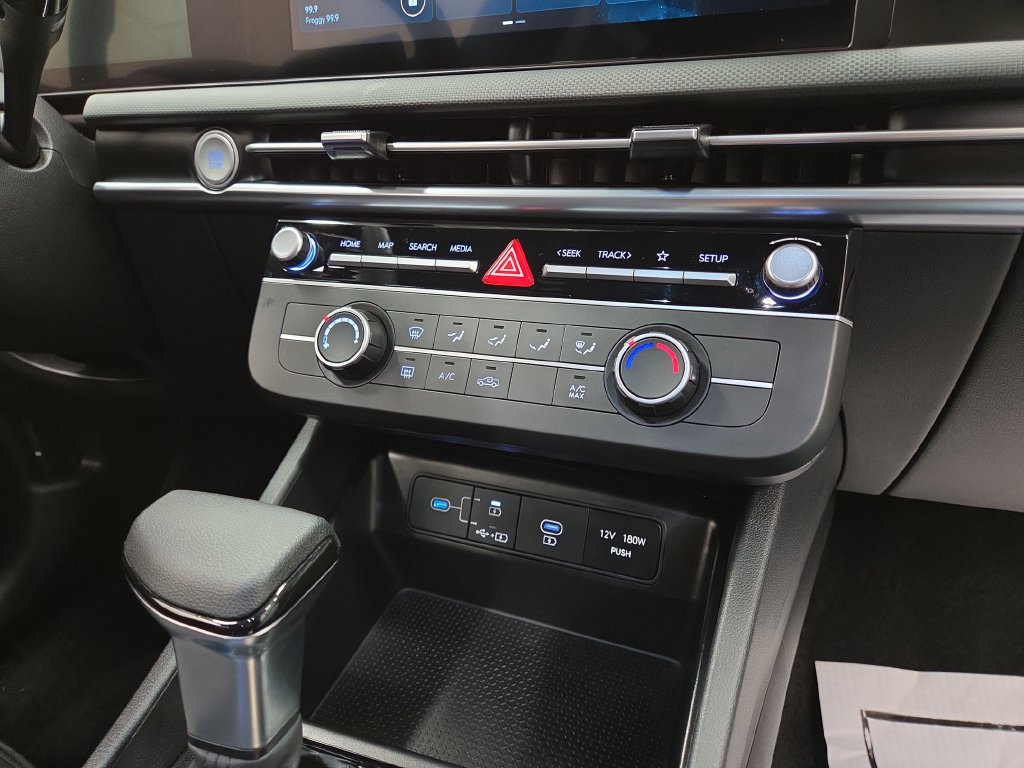 2025 Hyundai Santa Cruz SE - Photo 15