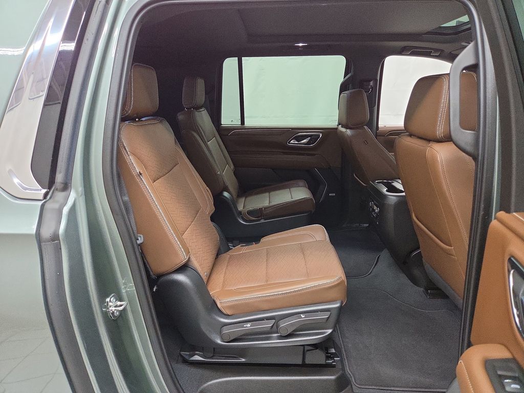 2023 Chevrolet Suburban High Country - Photo 11