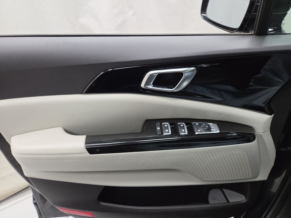 2023 Kia Carnival EX - Photo 22