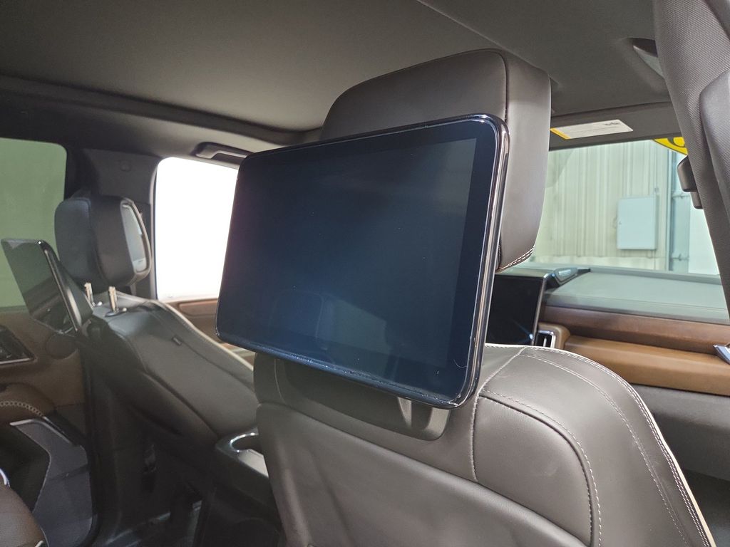 2025 GMC Yukon Denali Ultimate - Photo 12