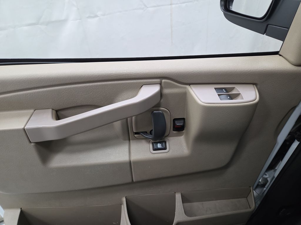2021 Chevrolet Express Cargo Work Van - Photo 17