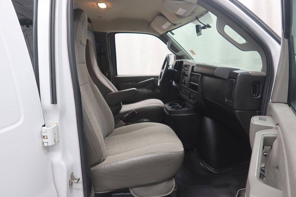 2017 Chevrolet Express Cargo Work Van - Photo 11