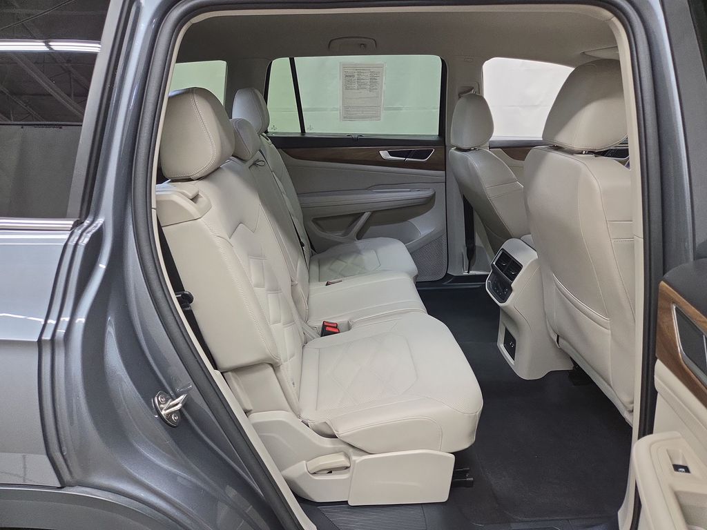 2024 Volkswagen Atlas SE w/Tech - Photo 10