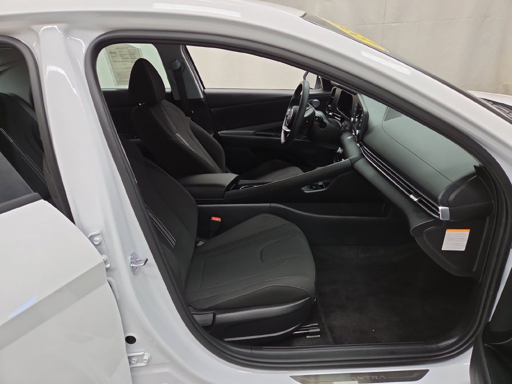 2025 Hyundai Elantra Blue - Photo 11