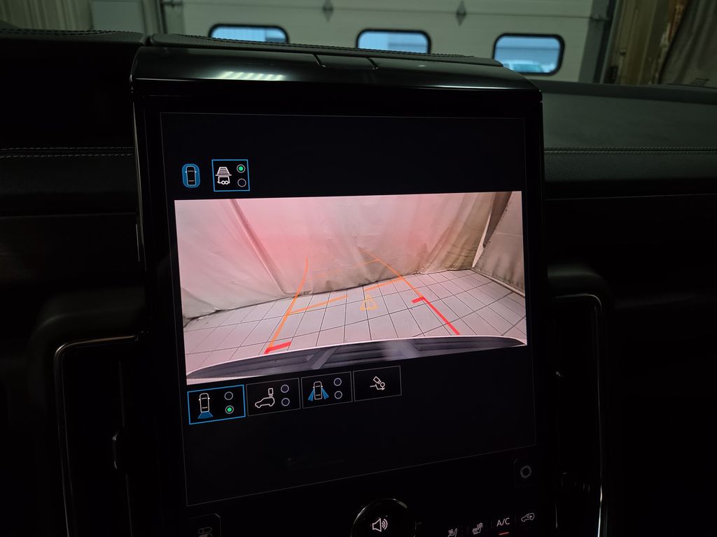 2025 GMC Yukon Denali Ultimate - Photo 26