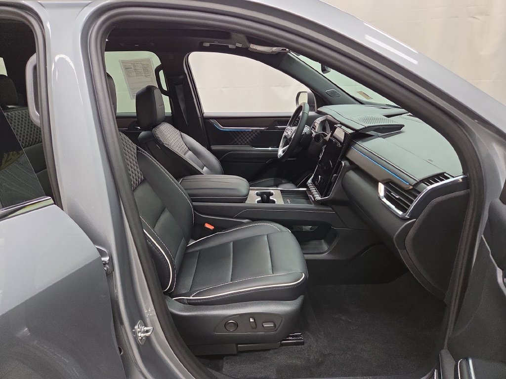 2024 GMC Acadia Denali - Photo 12
