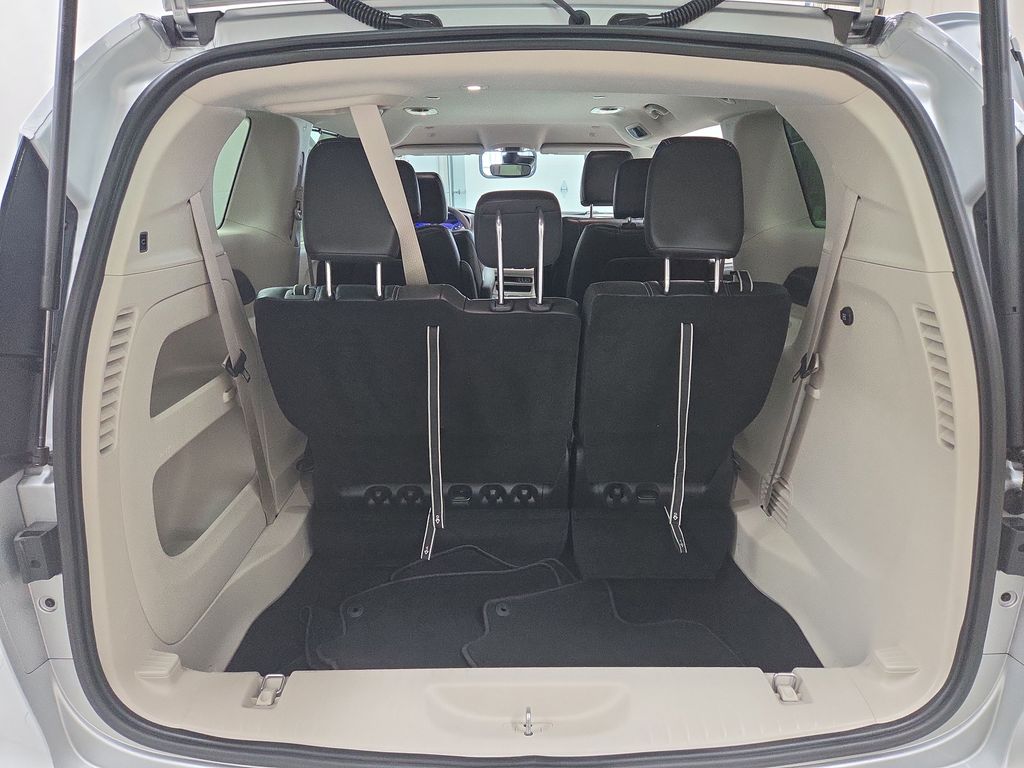 2024 Chrysler Pacifica Touring L - Photo 9