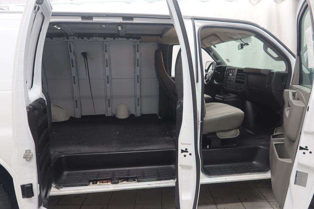 2017 Chevrolet Express Cargo Work Van - Photo 9