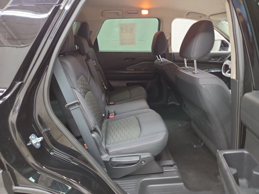 2024 Nissan Pathfinder SV - Photo 11