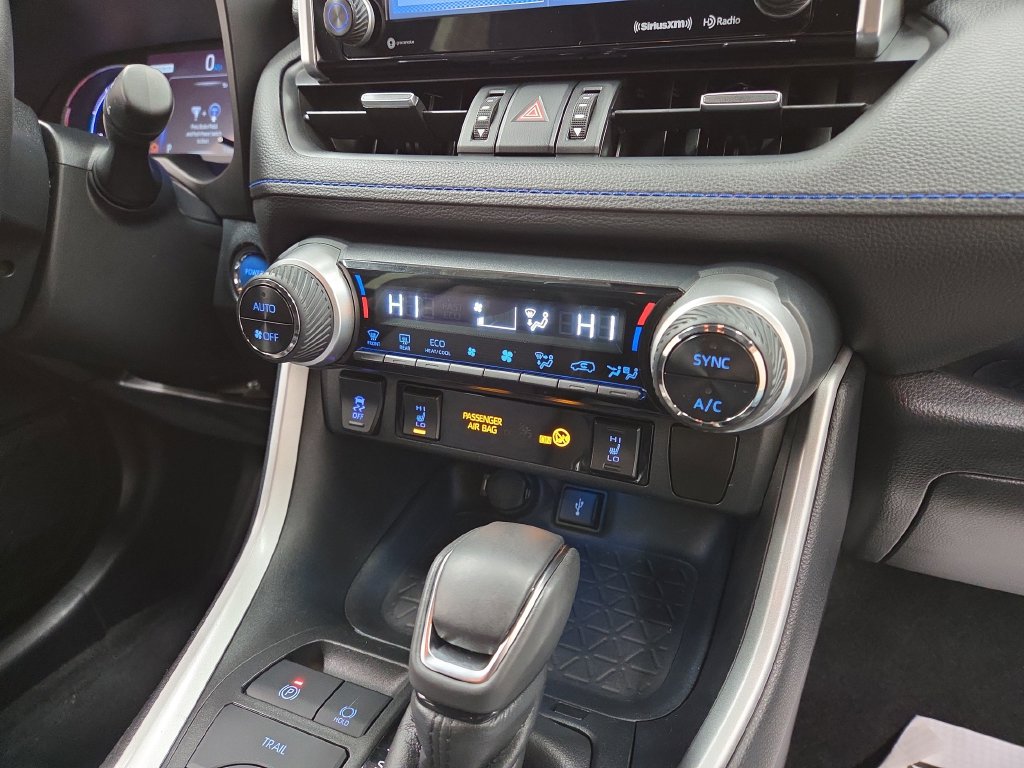 2020 Toyota RAV4 XSE - Photo 16