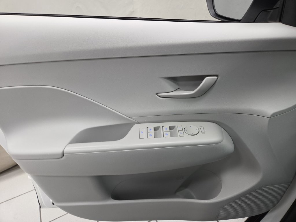 2025 Hyundai Kona SEL - Photo 21