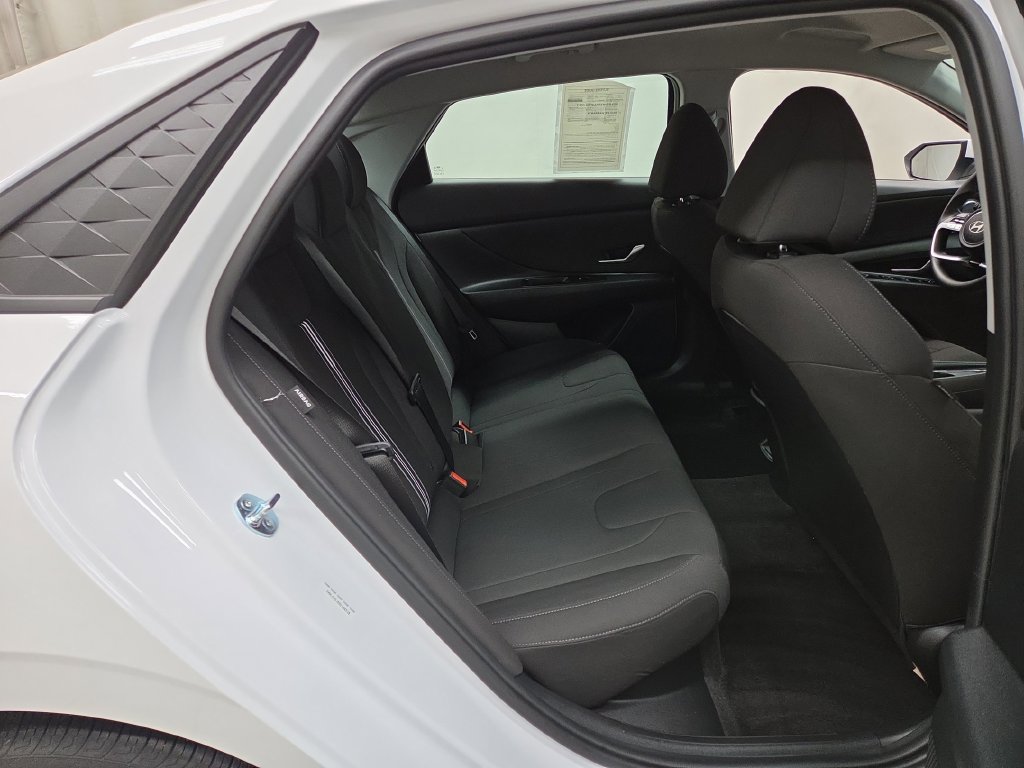 2025 Hyundai Elantra Blue - Photo 9