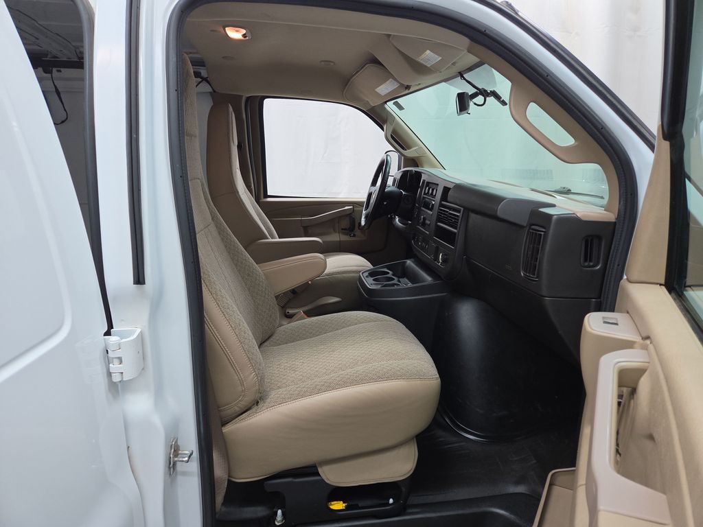 2021 Chevrolet Express Cargo Work Van - Photo 11