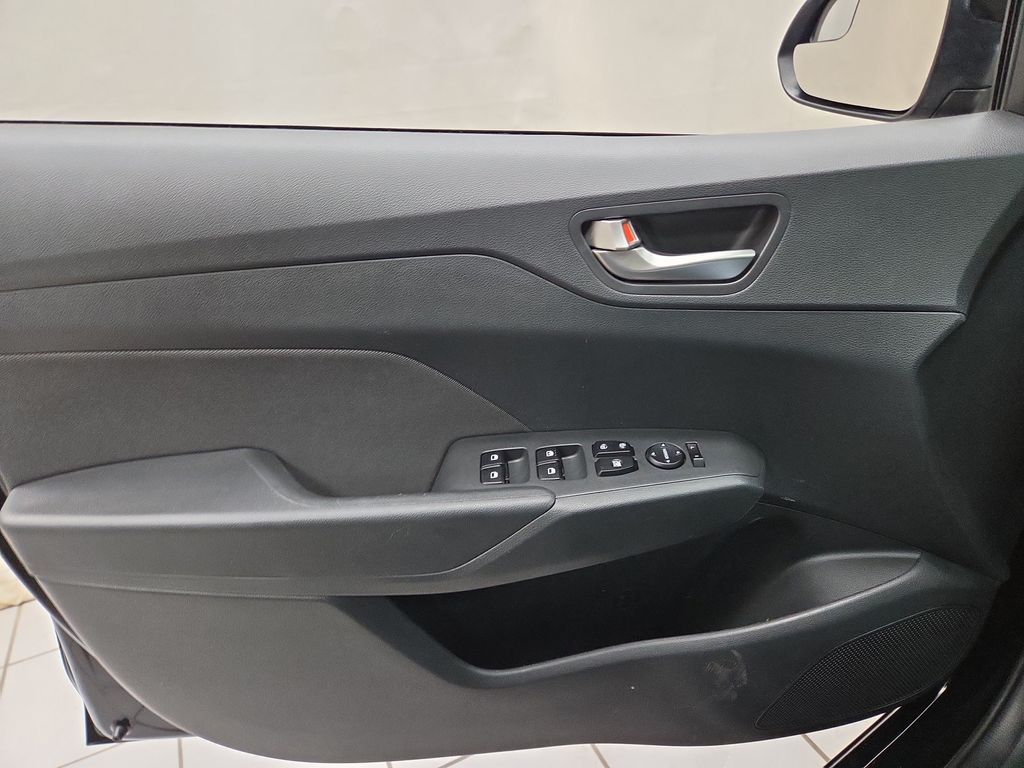 2022 Hyundai Accent SEL - Photo 18