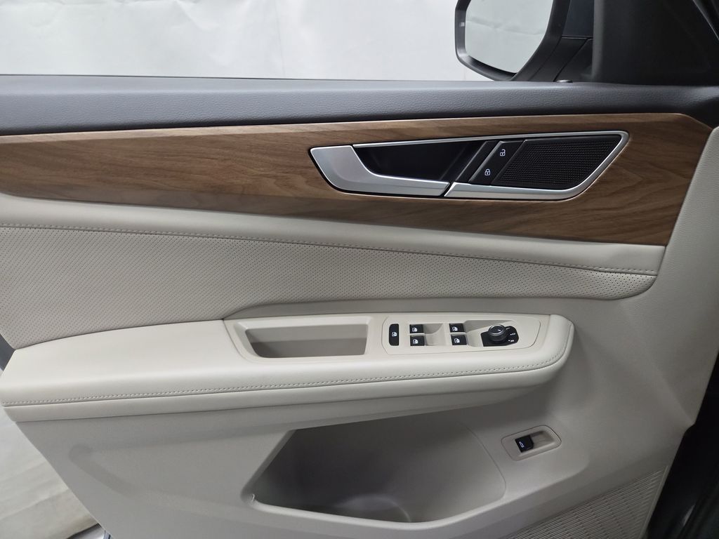 2024 Volkswagen Atlas SE w/Tech - Photo 18