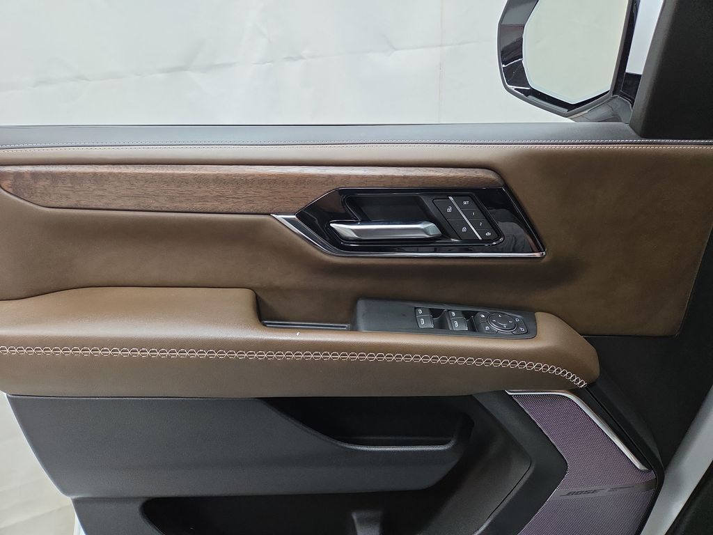 2025 GMC Yukon Denali Ultimate - Photo 22