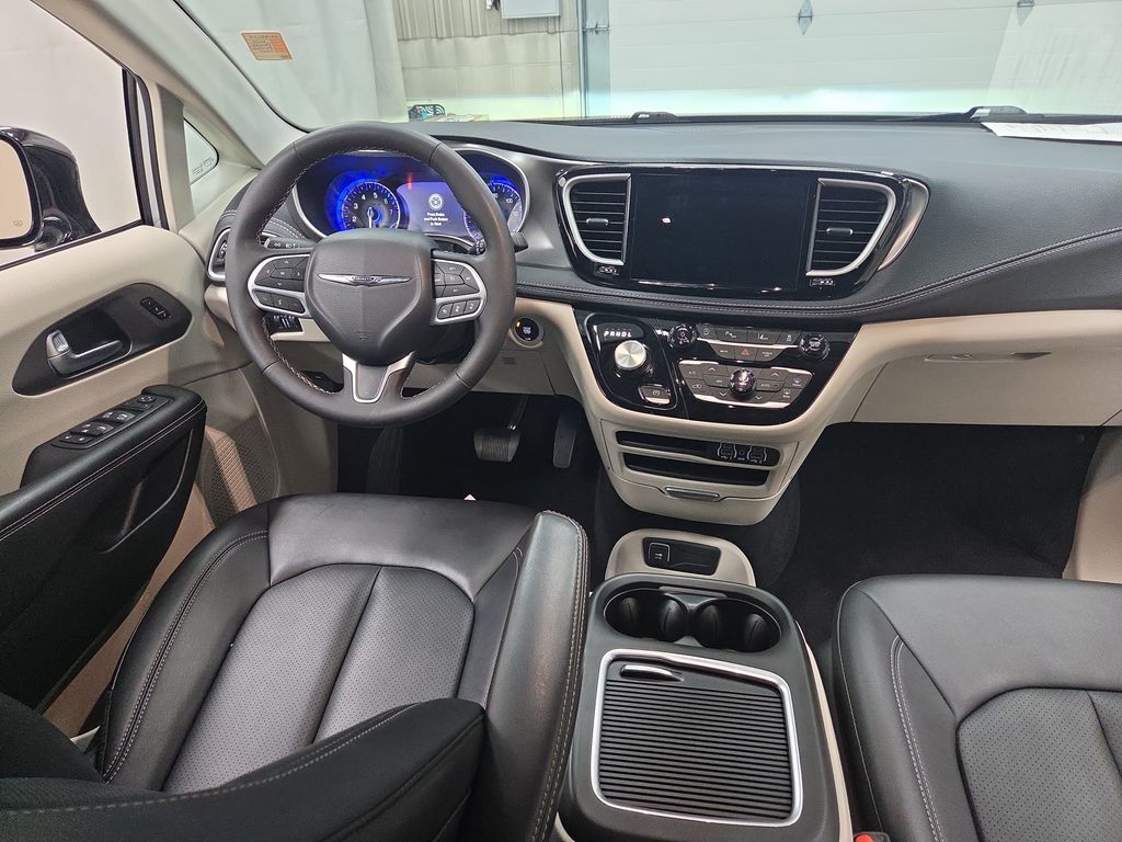 2024 Chrysler Pacifica Touring L - Photo 13