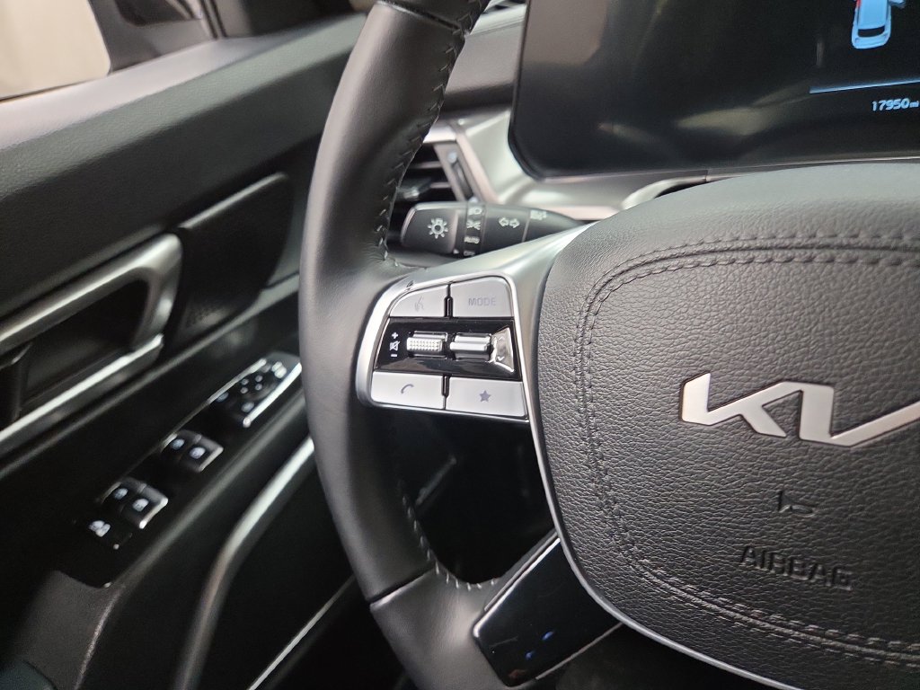 2024 Kia Telluride S - Photo 22