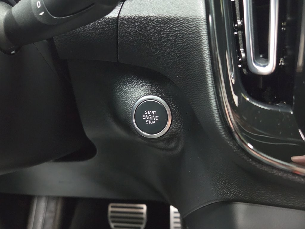 2021 Volvo XC40 R-Design - Photo 17