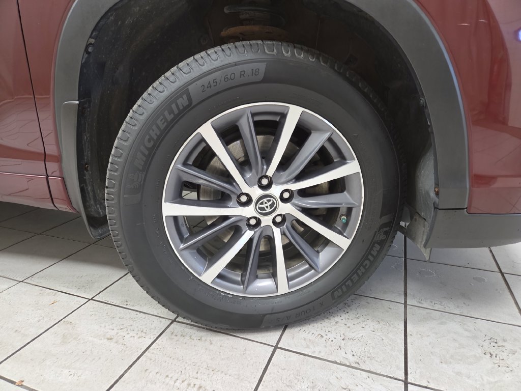 2017 Toyota Highlander XLE - Photo 8