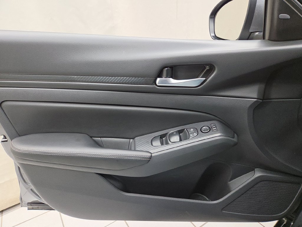 2025 Nissan Altima SV - Photo 18