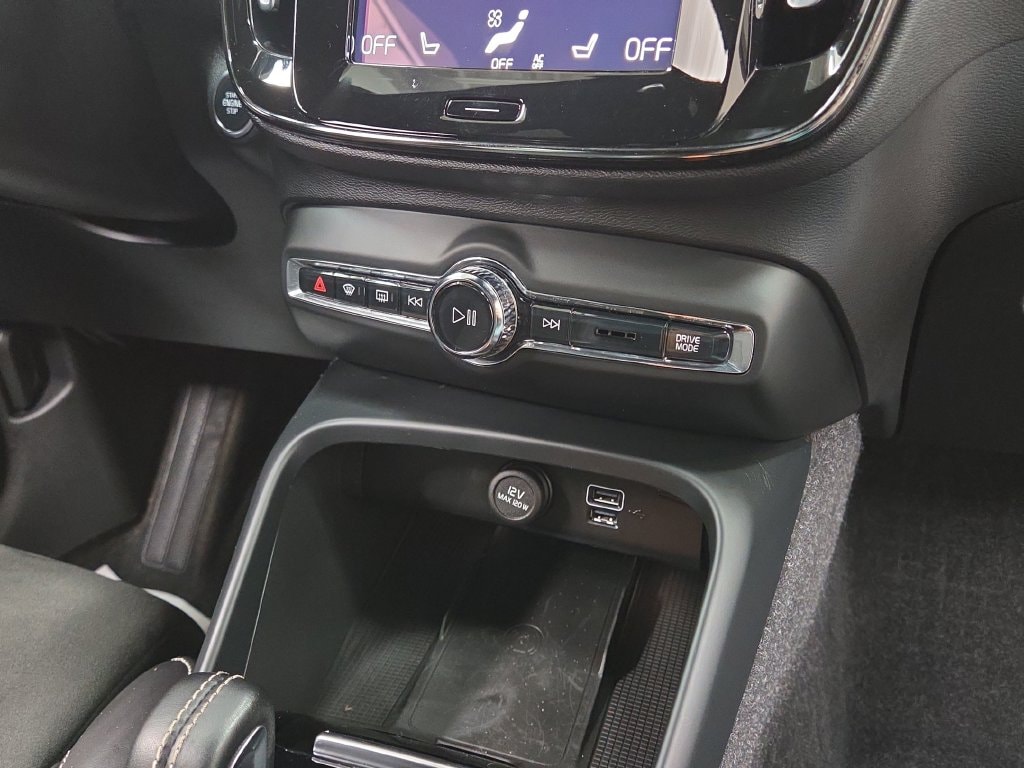 2021 Volvo XC40 R-Design - Photo 16