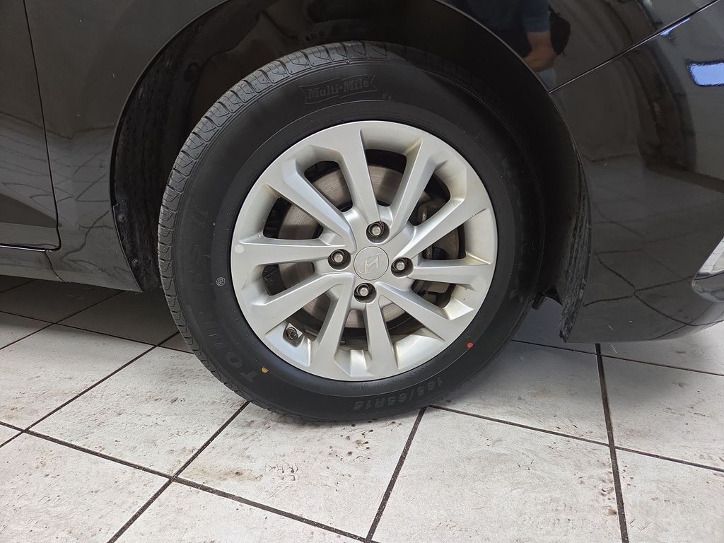 2022 Hyundai Accent SEL - Photo 8