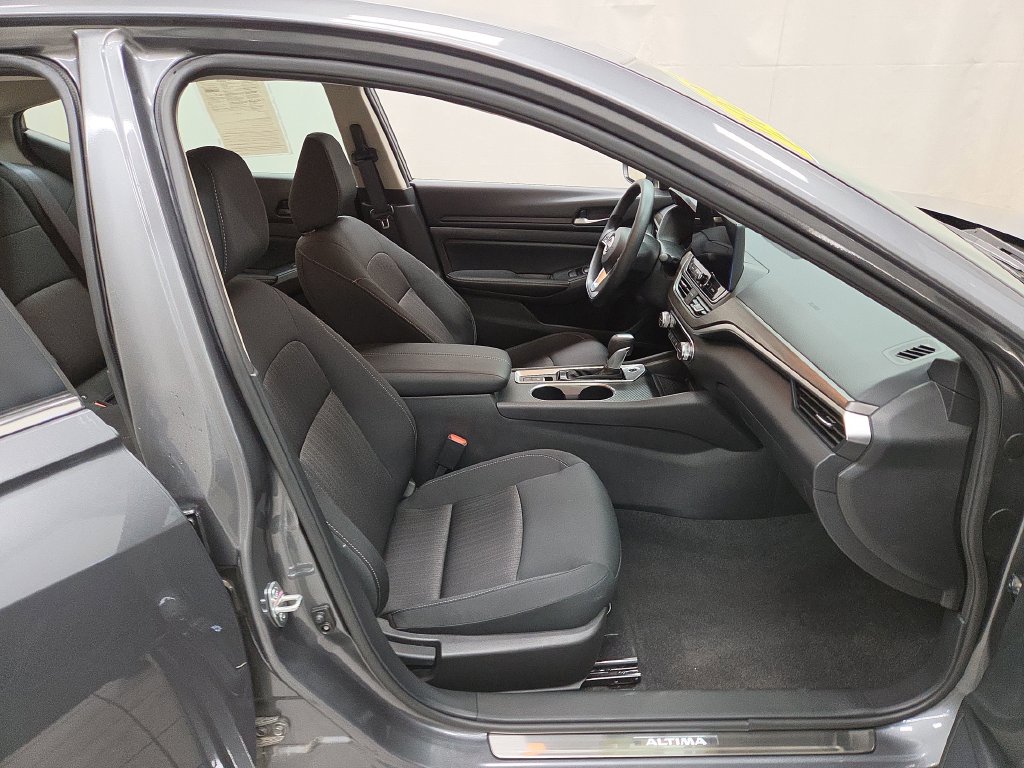 2025 Nissan Altima SV - Photo 10