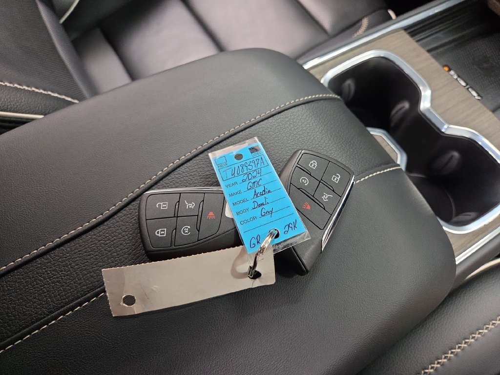 2024 GMC Acadia Denali - Photo 15