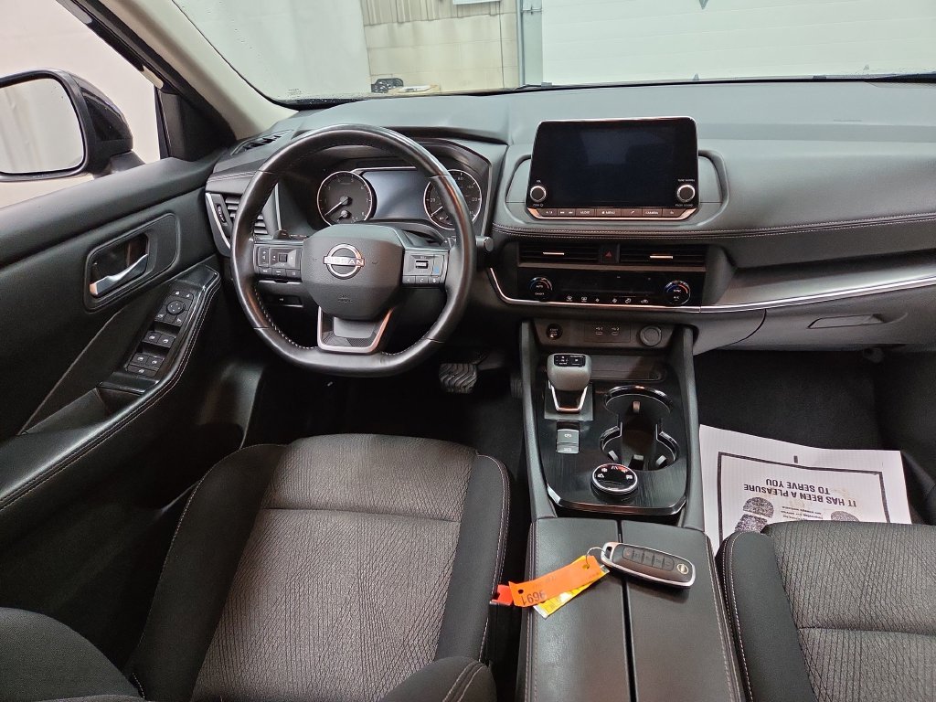 2025 Nissan Rogue SV - Photo 13