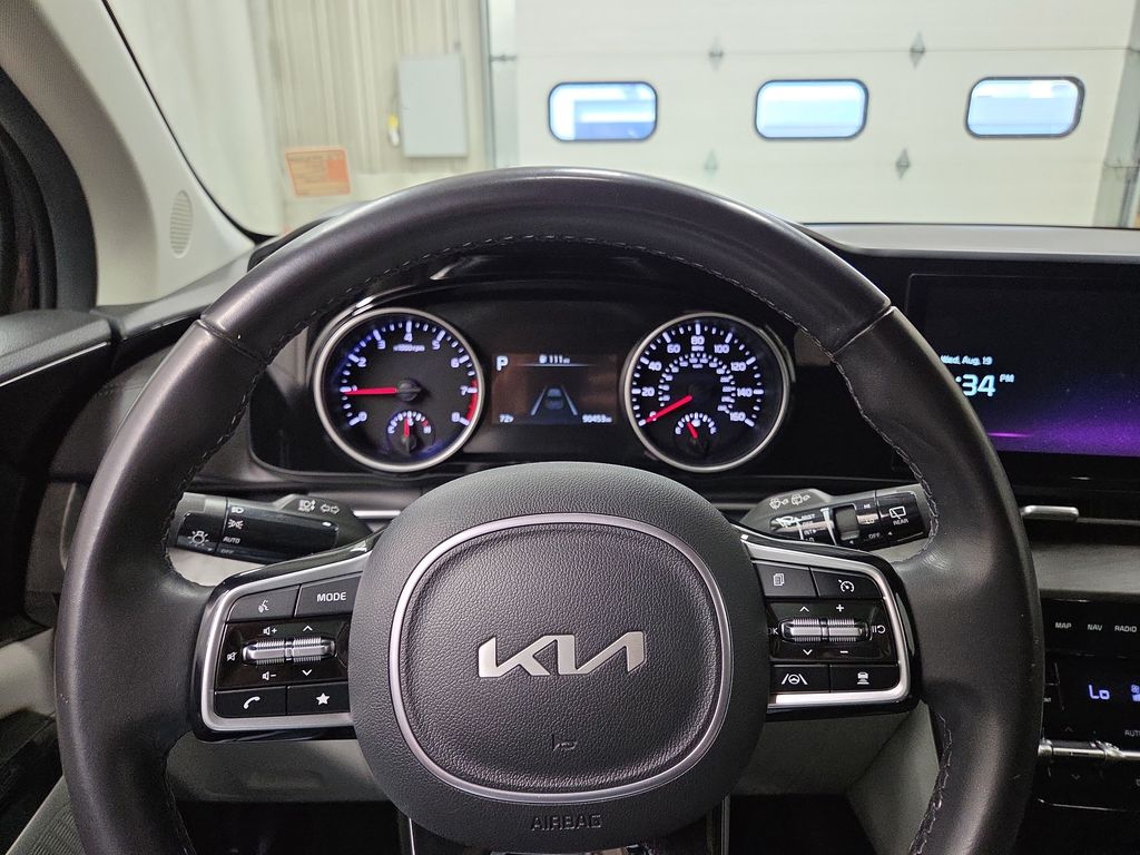 2023 Kia Carnival EX - Photo 23