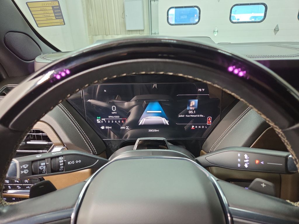 2025 GMC Yukon Denali Ultimate - Photo 24