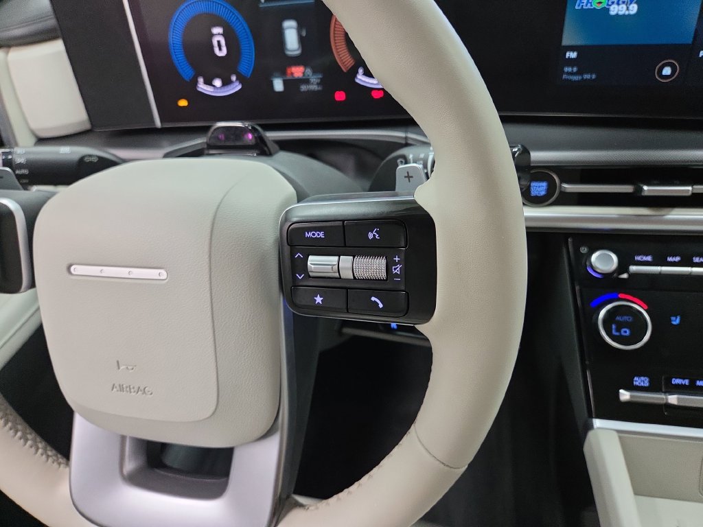 2025 Hyundai Santa Fe SEL - Photo 17