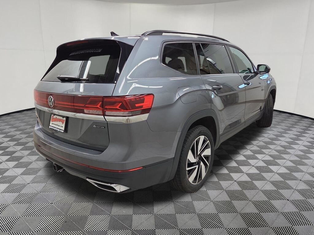 Used 2024 Volkswagen Atlas 2.0T SE w/Technology SUV