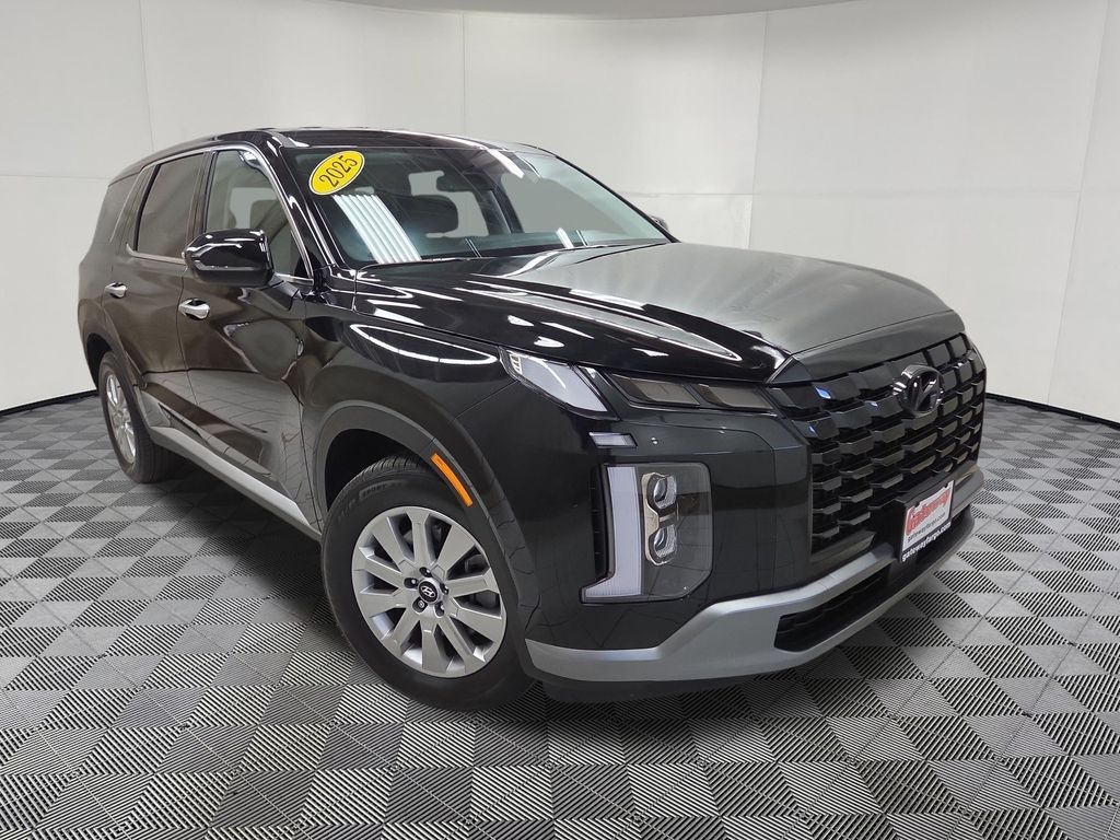 Used 2025 Hyundai Palisade SE SUV