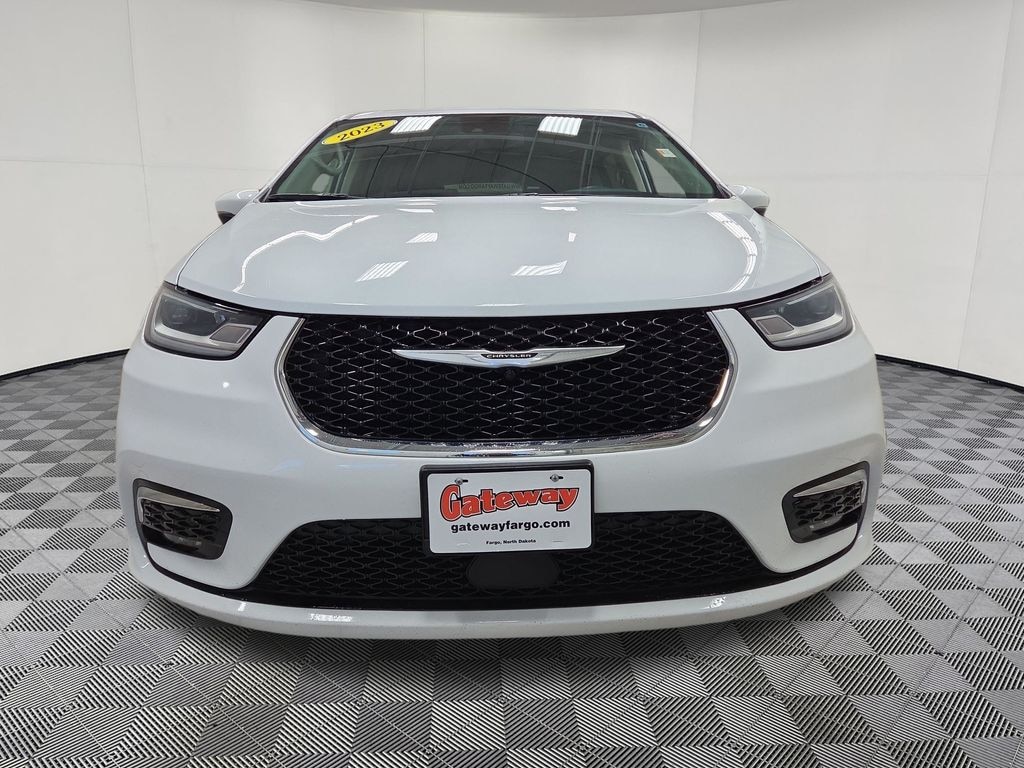 Used 2023 Chrysler Pacifica Plug-In Hybrid Touring L Van Passenger Van