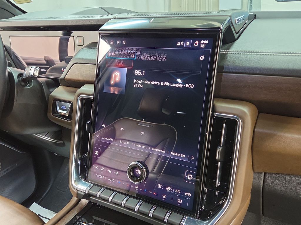 2025 GMC Yukon Denali Ultimate - Photo 17
