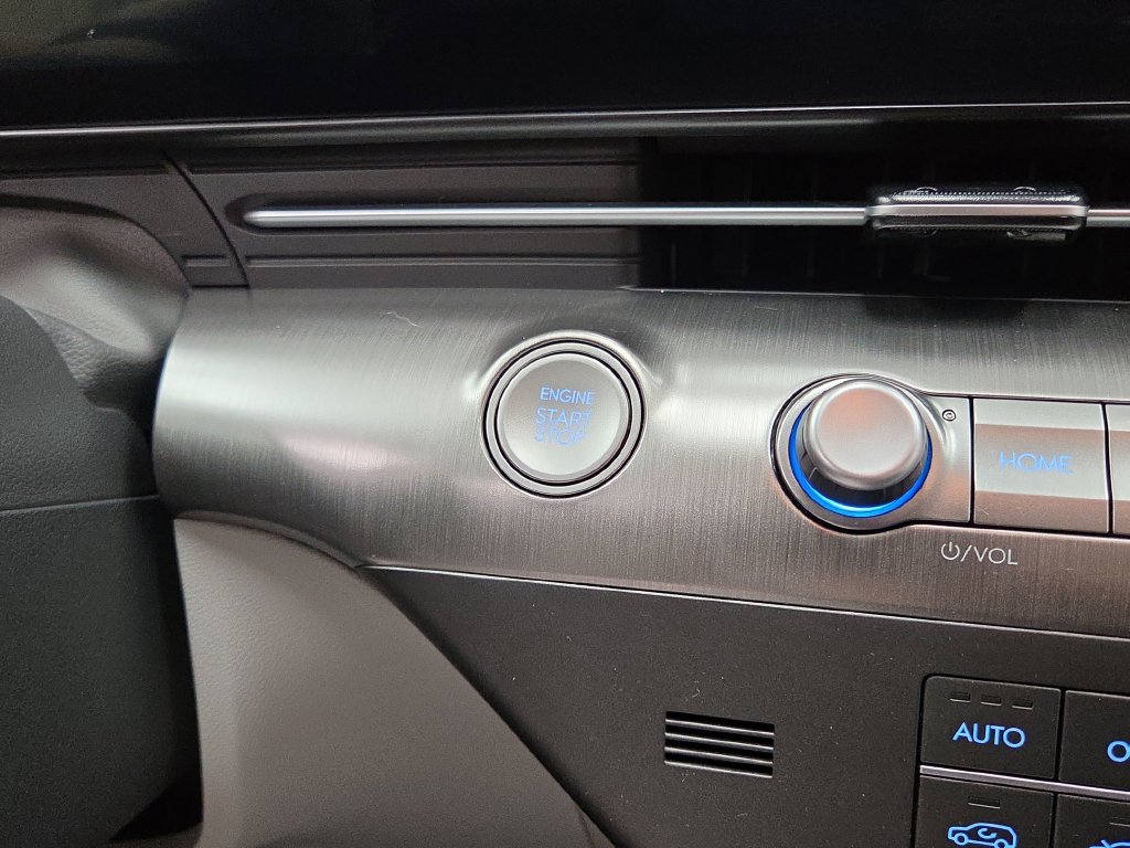 2025 Hyundai Kona SEL - Photo 17