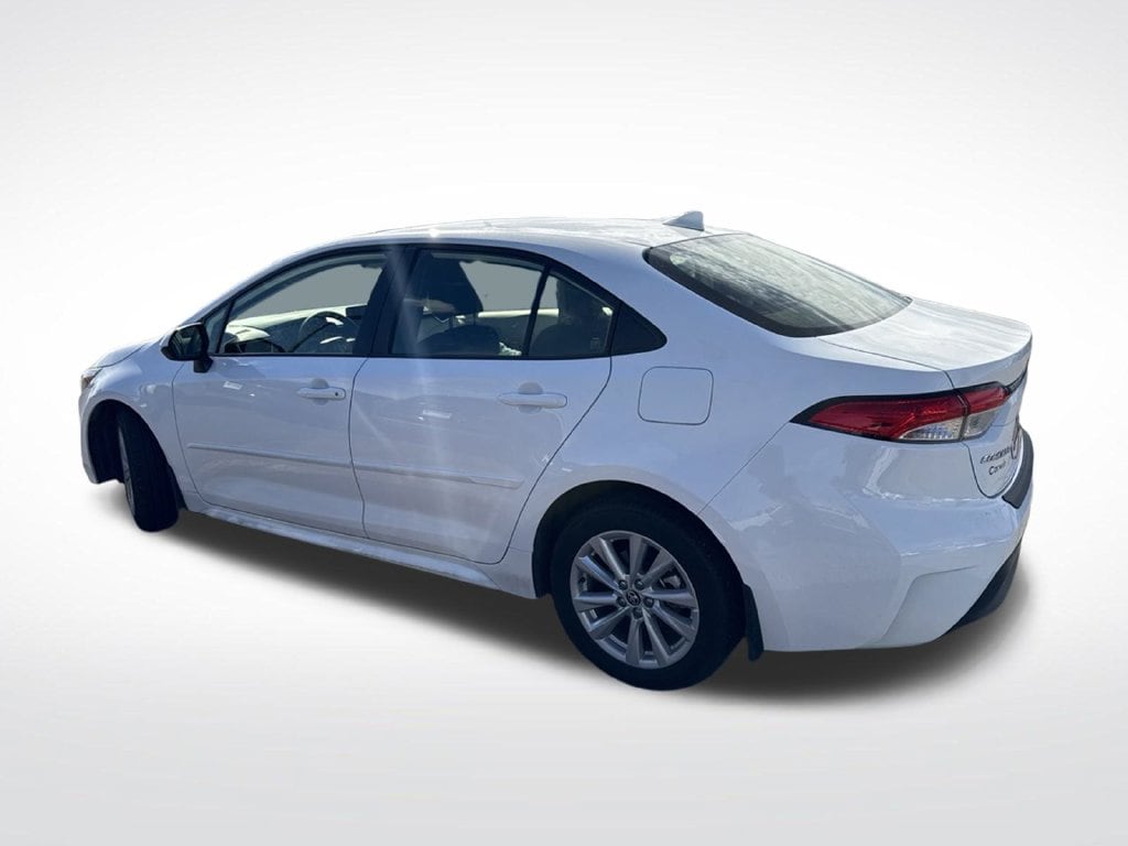 2025 Toyota Corolla LE - Photo 4