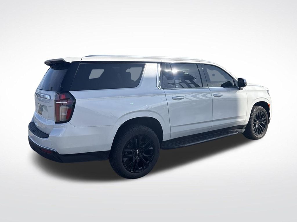 2022 Chevrolet Suburban LT - Photo 6