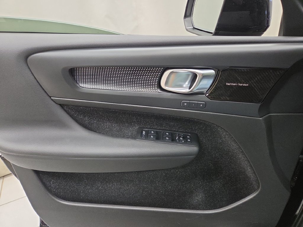 2021 Volvo XC40 R-Design - Photo 21
