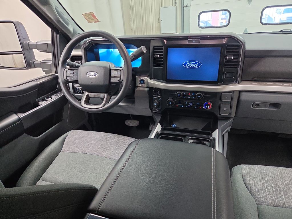 2025 Ford F-350 Super Duty XLT - Photo 13