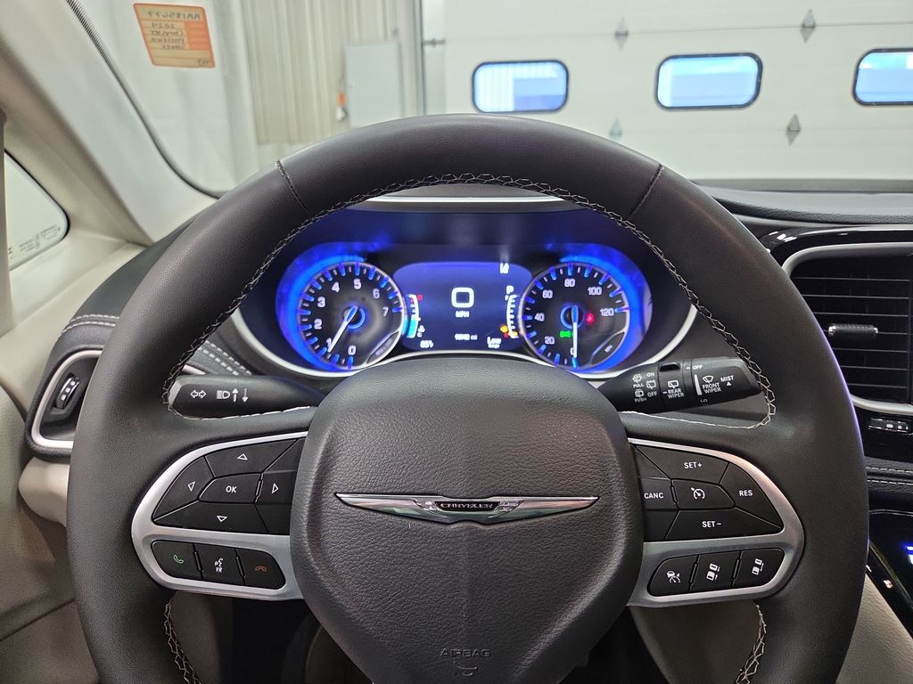 2024 Chrysler Pacifica Touring L - Photo 22