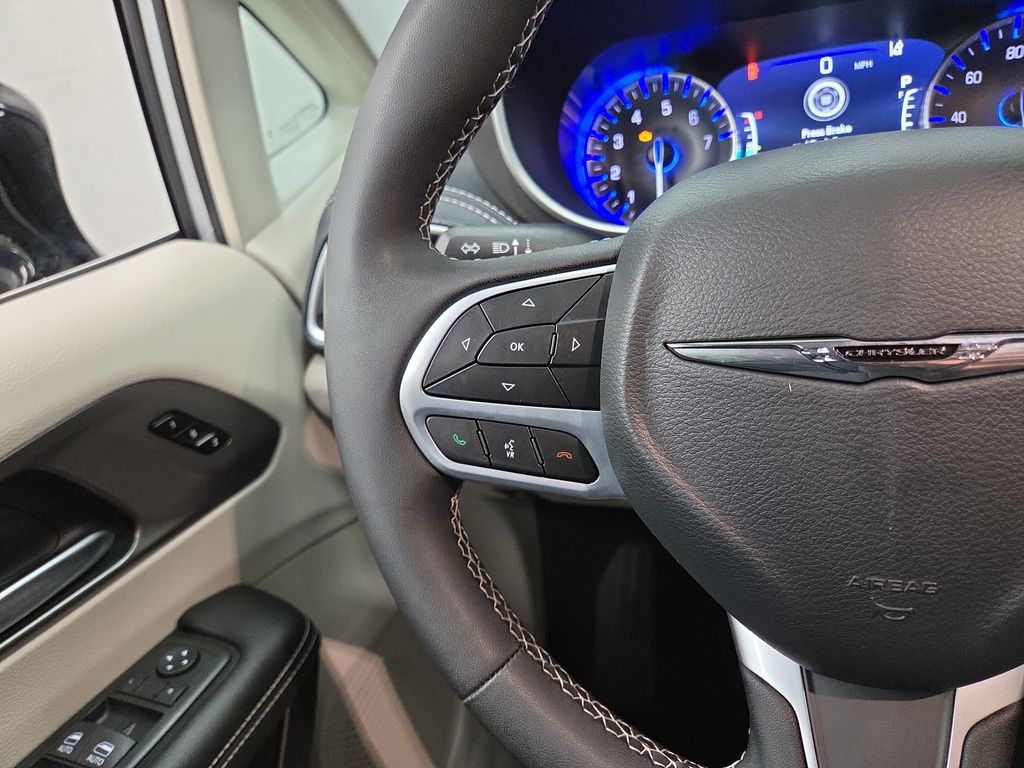 2024 Chrysler Pacifica Touring L - Photo 20