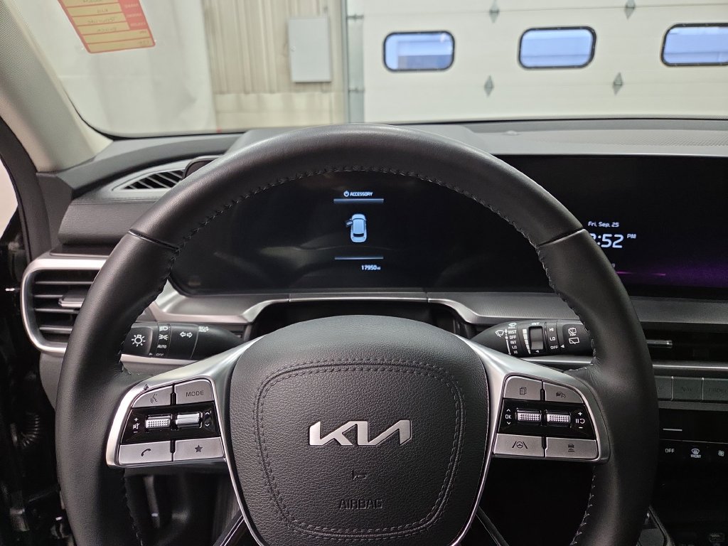 2024 Kia Telluride S - Photo 24